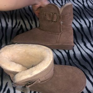 Bearpaw boots size 6